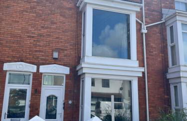 4 bedroom, sleeps 8, 30 seconds from beach, games table - Foto 2