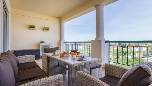 Bright 3-BR in Guia with Shared Pool by Lisbeyond - Foto 4