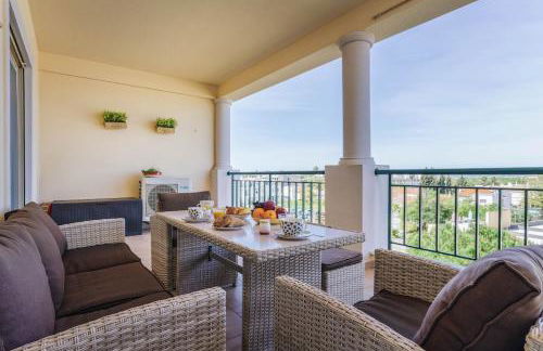 Bright 3-BR in Guia with Shared Pool by Lisbeyond - Foto 4