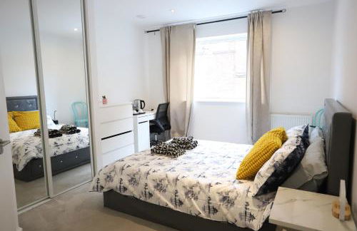 Spacious 3-Story Retreat with Rooftop Terrace and Modern Amenities - Foto 35