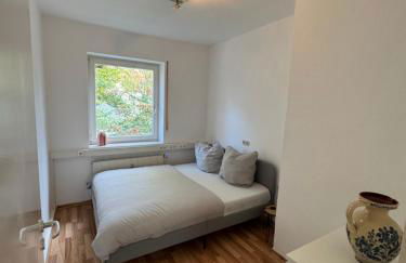 Quiet Family Apartment - 10 min to Center & Oktoberfest - Free Parking - Balcony - near Nymphenburg Palace & Botanical garden - Photo 8