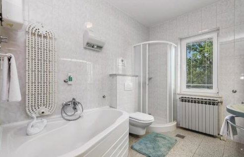 Cozy Home In Viskovo With Wifi - Photo 50