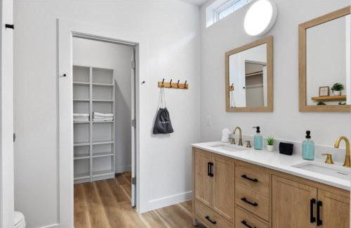 Spacious Downtown Indy Home Perfect for Groups - Photo 42