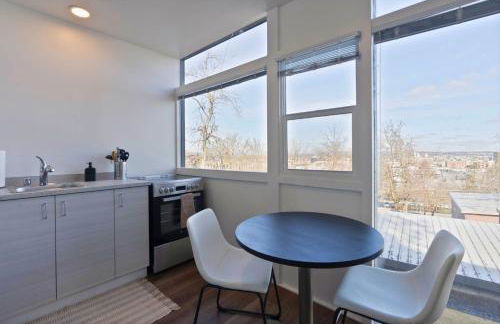 Iconic Modern Stay w Free Parking - Foto 14