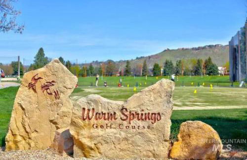 VogueTown - Photo 35