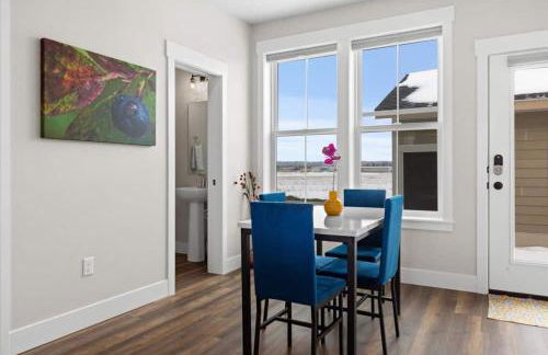 Crash with Class in this Townhome - Foto 3