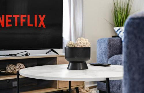 Sleek 3 BR home with self check in Private! - Foto 35