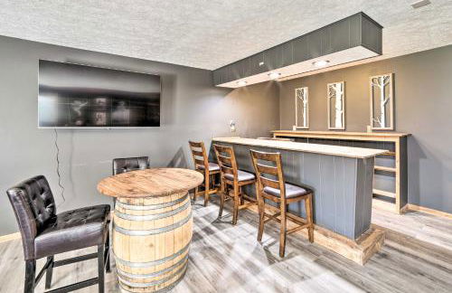 Spacious Getaway with Heated Private Pool! - Foto 13