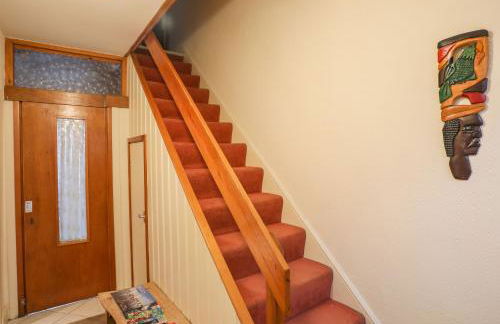 Hillside Apartment - Photo 10