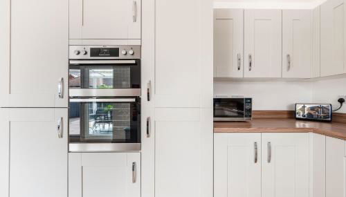 4 Bed, 3 Bath Townhouse in Colchester - Business, Contractor and Leisure - Singles or Superkings - Disc0unts - Foto 2, dishwasher, toaster