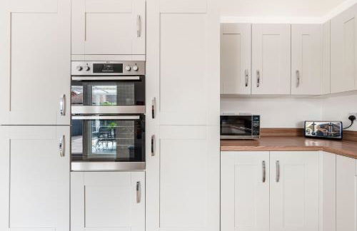 4 Bed, 3 Bath Townhouse in Colchester - Business, Contractor and Leisure - Singles or Superkings - Disc0unts - Foto 2