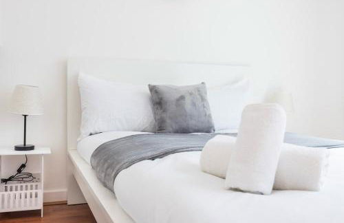 Spacious 1BR Steps from London Bridge & The Shard - Photo 14