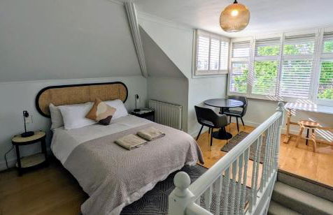 Charming Bright 2-Bed Heritage Flat, Battersea Park, London - Foto 4