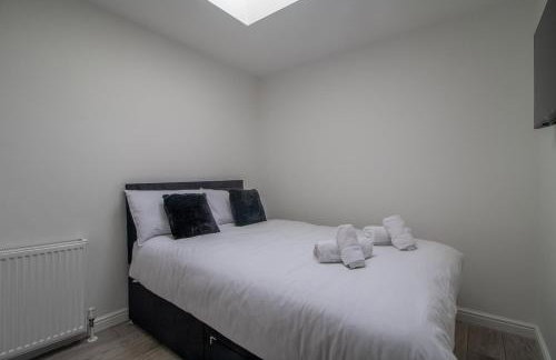 The Larky - Modern 2 Bed Cottage in Larkhall - Photo 24