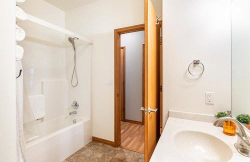 Luxury Home - Reading & Game Room - Outdoor Dining home - Foto 39