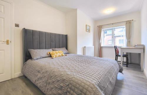 Regent House - Holiday Home With Free Parking - 5 Minutes Drive to Coop Live Arena, Etihad Stadium & Manchester City Centre - Foto 2