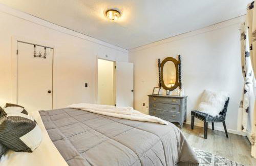 Updated Cabin with 2 Suites, Fire Pit and Forest Views - Foto 20