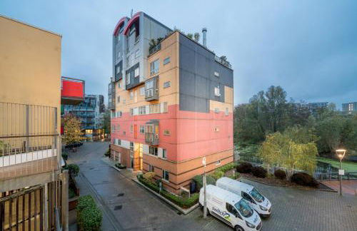 Lovely 3BD Flat, Parking, sleeps SIX close to O2 - Foto 7