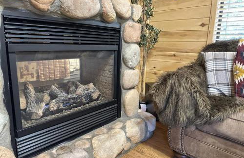 Western theme! Amazing Spa, Fireplace and Deck! - Foto 30