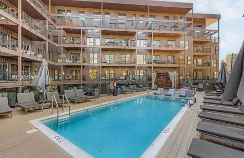 Penthouse Luxury with Pool Patio and City View plus Walk to Broadway - Foto 50