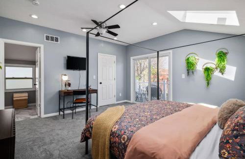 Hot Tub N64 Mins to Downtown Sleeps 8 - Foto 38