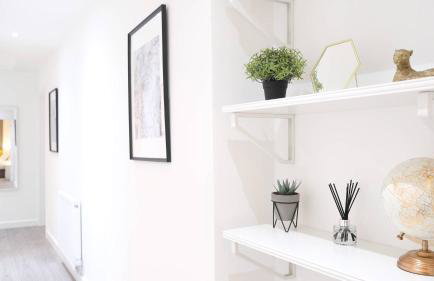 Lovely 2 Bed Apartment w Garden near Northampton - Photo 2