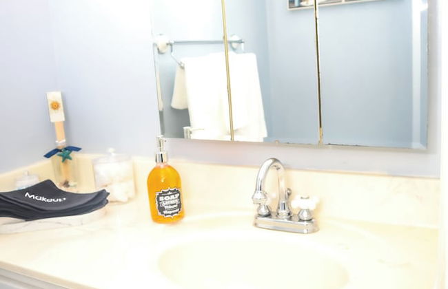 Downtown Cozy 2 BR Apt - 4min drive MardiGras Park - Photo 24