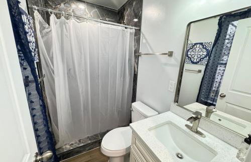 Beautiful Cozy Home in DC with Easy Parking - Photo 16