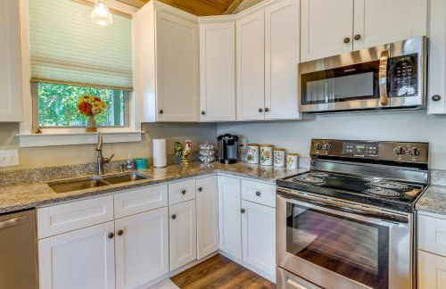 Escape to Nature Lakefront Jay Cottage with Views! - Foto 8