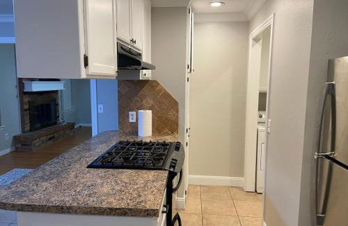 Cozy 3 Bedroom Home in Quiet Neighborhood - Photo 25