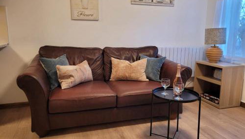 Near Heathrow T5 Slough Windsor sleeps 3-4 - Foto 2