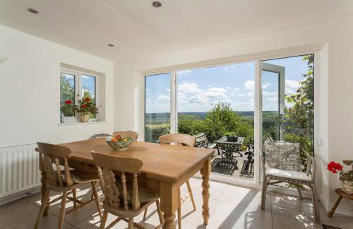 Stunning 3 Bedroom Cottage near Historic York - Photo 6