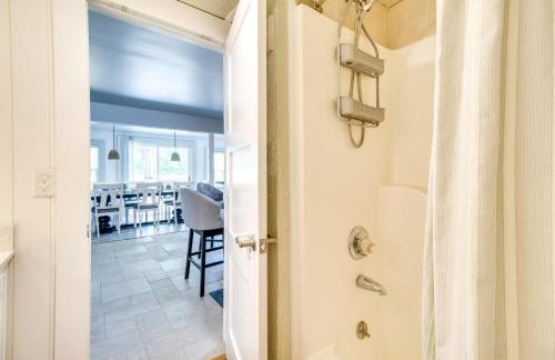 Charming Mountain Home Retreat Walk to Marina! - Foto 32