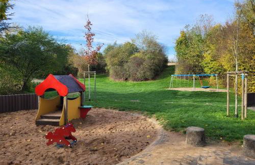 Schöne Wohnung mit eigenem Eingang und Parkplatz - Photo 3