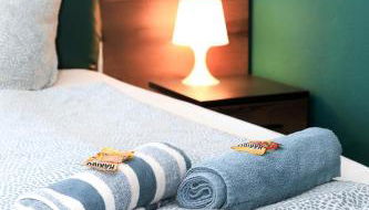 - Forest Retreat Deluxe - 2 Bedroom Apartment - 75 qm - Fully Renovated 2025 with TV & Netflix - King Size Beds - Full Kitchen - Free Parking - Close to Airport & Train - - Foto 5, towels