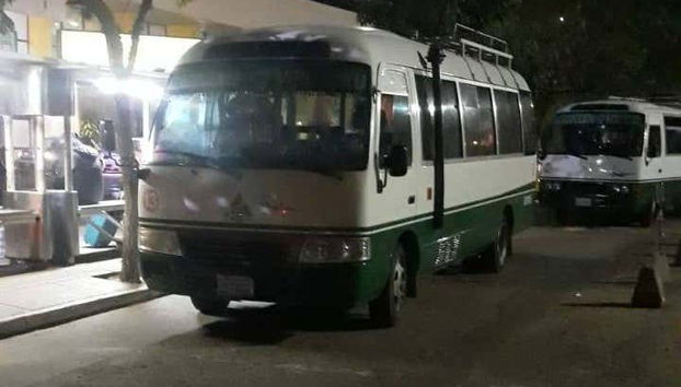 Ônibus saindo do aeroporto