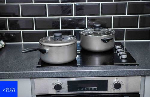 2ndHomeStays- Stoke-on-Trent-A Serene 3 Bed House with a Garden View-Suitable for Contractors-Relocation Families-Group of Friends-Sleeps 6 - 16 mins to J15 M6 and 36 mins to Alton Towers Resort - Foto 15