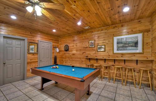 K6 Lodge Gather around the firepit soak in the hot tub and splash in the creek - Foto 17