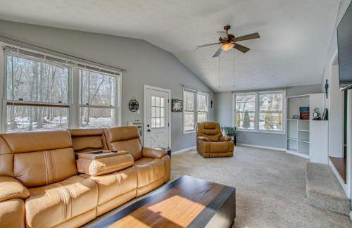 Peaceful Retreat with Private Hot Tub in New Albany - Foto 11