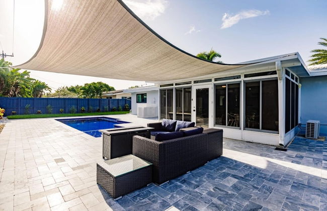 Modern Spacious Home With Pool Jacuzzi - Photo 61