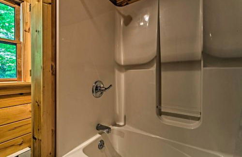 Fire Pit and Hot Tub Poconos Family Cabin! - Foto 18