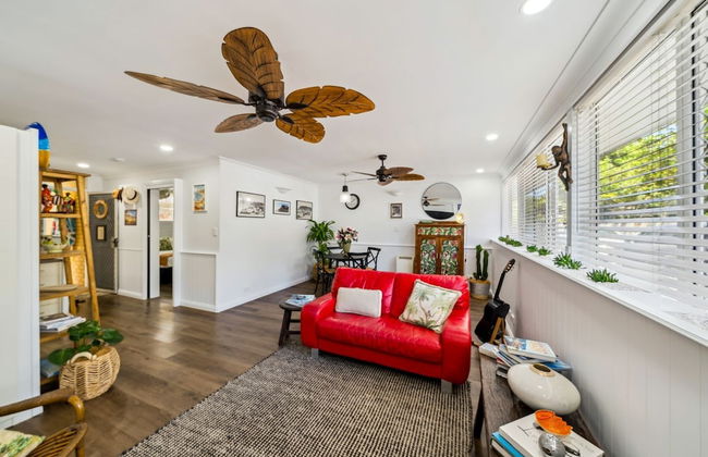 Beachfront Burleigh Getaway - Photo 4