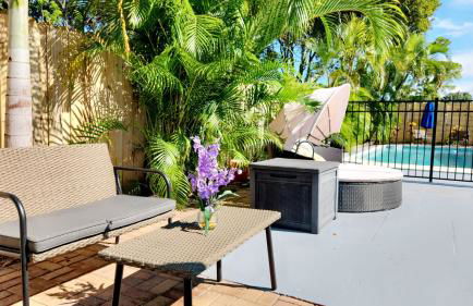 Prime Location Gateway with Pool & Patios, Near Beaches, Groceries and Restaurants - Photo 33