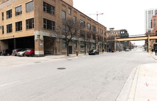 W Loop Studio w Deck Pool Gym 3 blocks to L CHI-644 - Foto 45