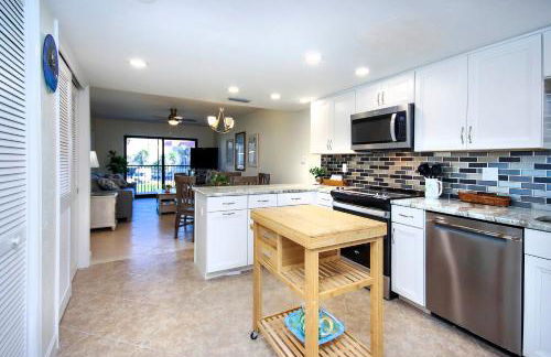 Sanibel Island Condo With All Of The Amenities 2C2 - Photo 15