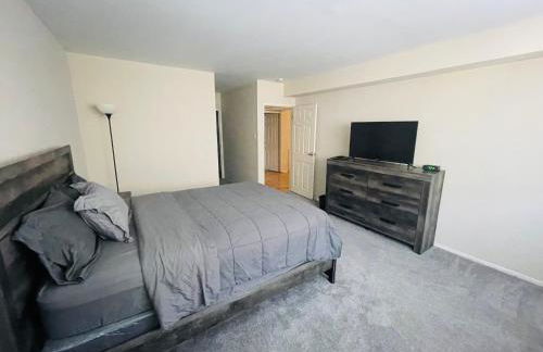 Large 2BR2BA Apartment Ideal for Long Stays - Foto 9