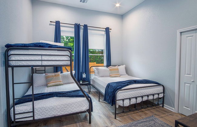 Trendy Historical Home Near Downtown Attractions - Foto 9