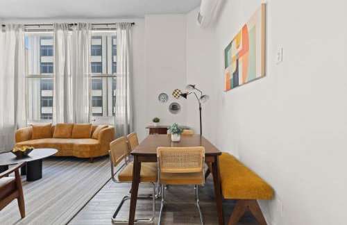 Indy Urban Nest - Sleeps 8 - Skywalk Access - Convention Center - Stadium - Foto 14