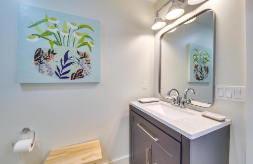 Deck with Water Views Quiet East Boothbay Retreat! - Foto 10