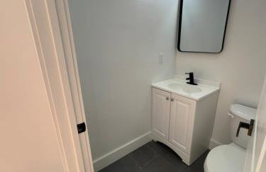 Cozy 3BR Retreat with Rooftop Near EWR & NYC Access - Photo 21